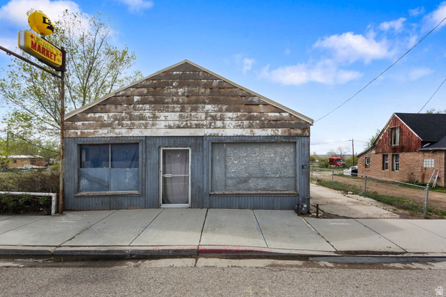 46 E MAIN ST, Wellington UT 84542