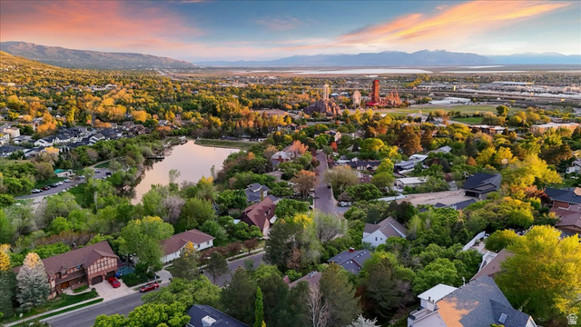 905  Oakridge Dr
                     MLS #2154007