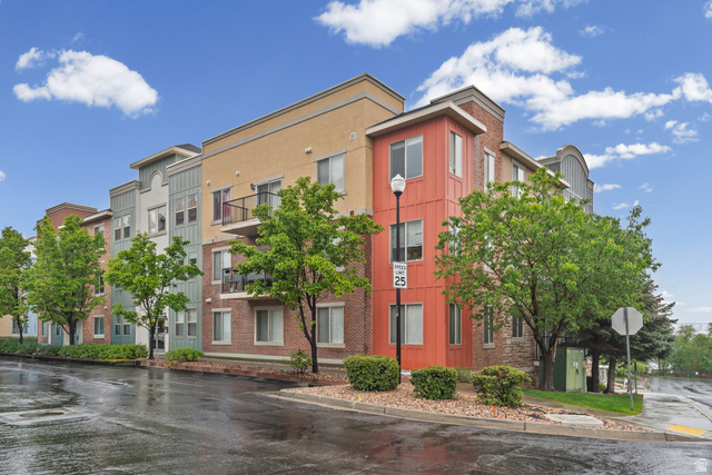 180 W ALBION VILLAGE WAY #301, Sandy UT 84070