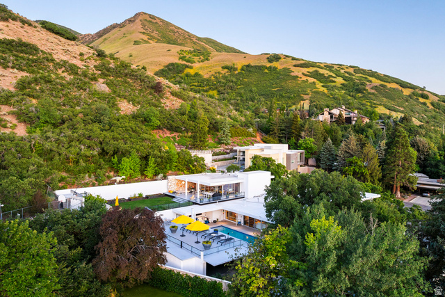 3017 E Saint Marys Cir