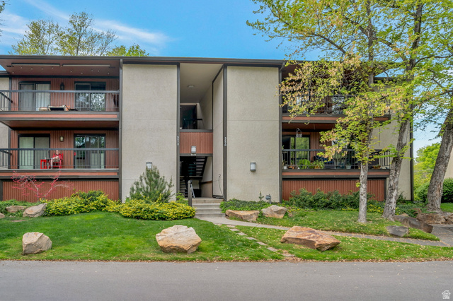5572 S Marshwood  #unit E
                     MLS #2154327