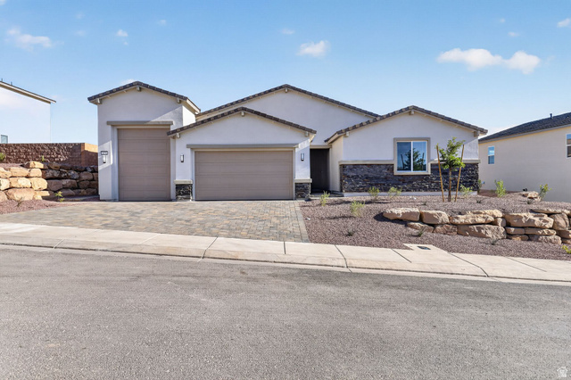 3054 W Orco Ln
                     MLS #2154468