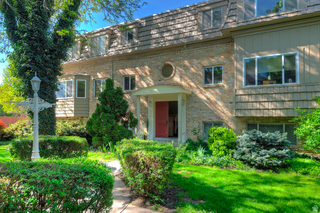 2220 E MURRAY HOLLADAY RD #330, Salt Lake City UT 84117