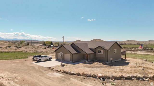 720 E Riverside Dr
                     MLS #2154654