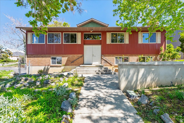 11 S Clark Ln
                     MLS #2155129