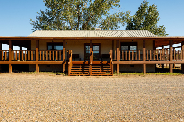 2040 N LONG RD, Big Water UT 84741