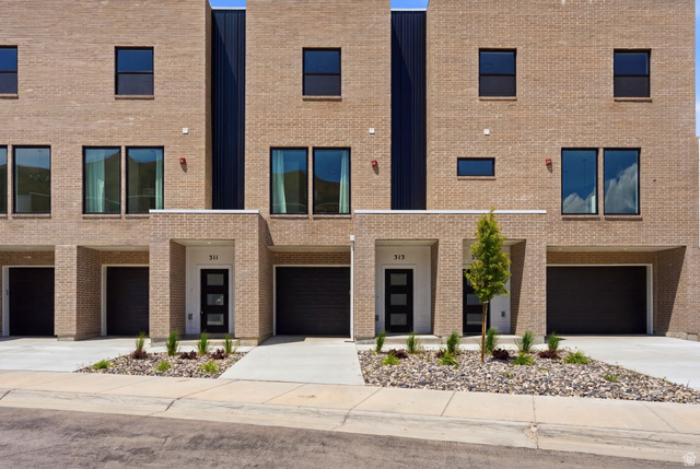 313 E Endurance Cir
                     MLS #2155427