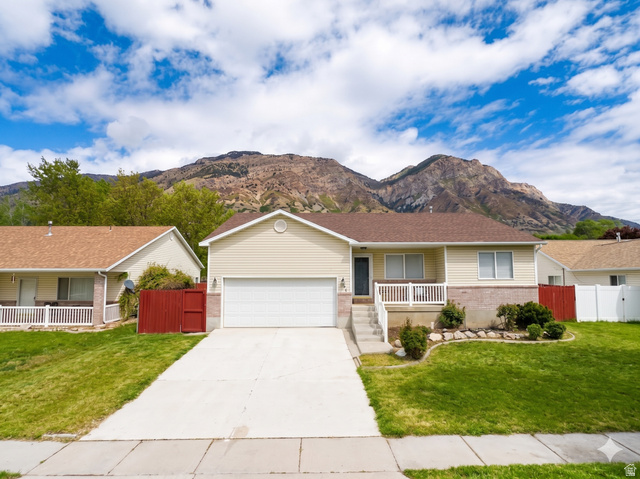 954 N Quincy Ave
                     MLS #2155803