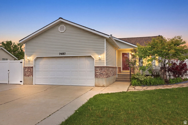 7487 W OLIVE BROOK DR, Magna UT 84044