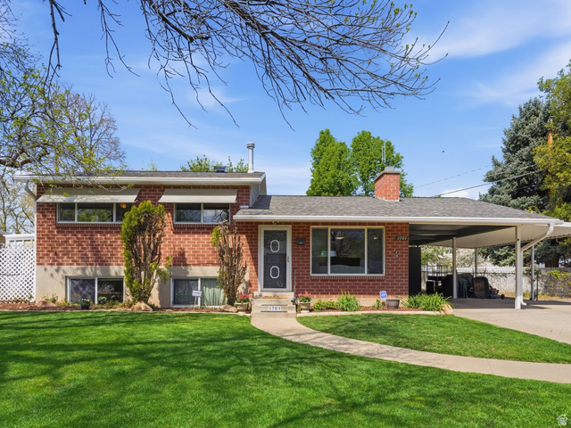 1701 E Village Green Rd
                     MLS #2156039