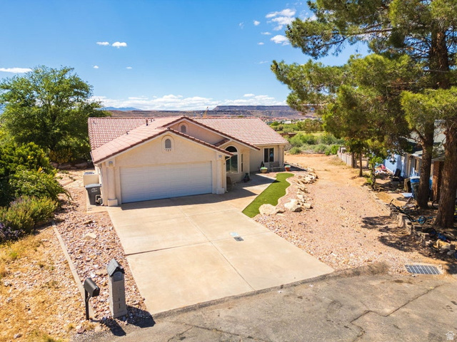 725 E Gunlock Cir
                     MLS #2156116