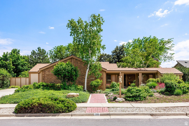 220 E Dorchester Dr
                     MLS #2156157
