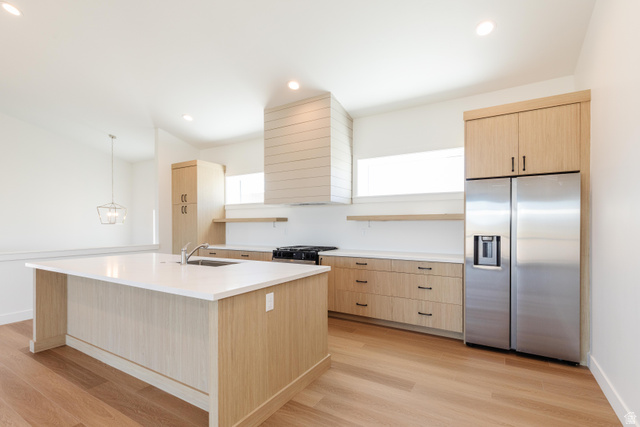 261 E Mariner Cir
                     MLS #2156175