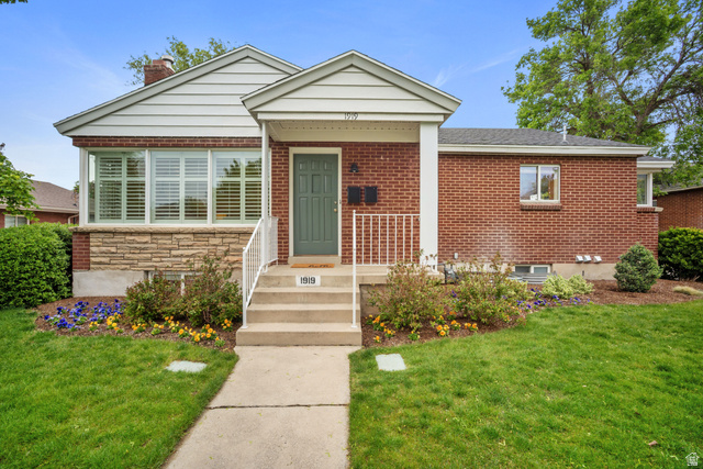 1919 E Stratford Ave
                     MLS #2156181
