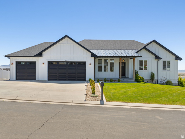 2228 E Grenada Ln
                     MLS #2156321