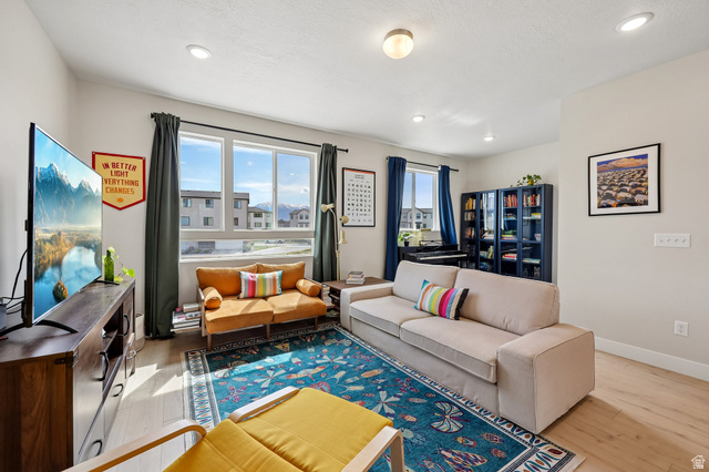 528 S 950 W
                     MLS #2156395