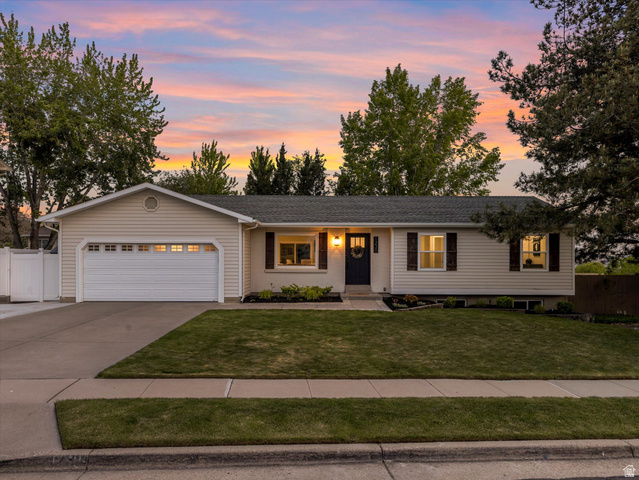 1230 E Crestridge Rd
                     MLS #2156427