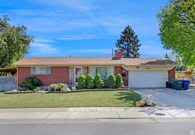 3927 W Rawhide Dr
                     MLS #2156603