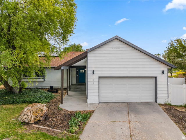 195  Country Club Dr
                     MLS #2156625