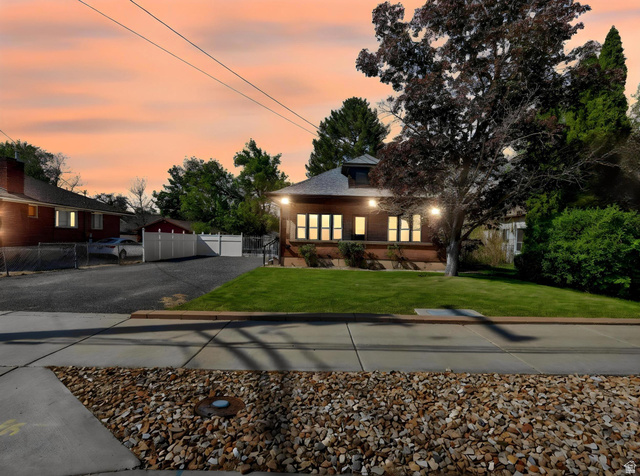 606 E 7th St
                     MLS #2156796