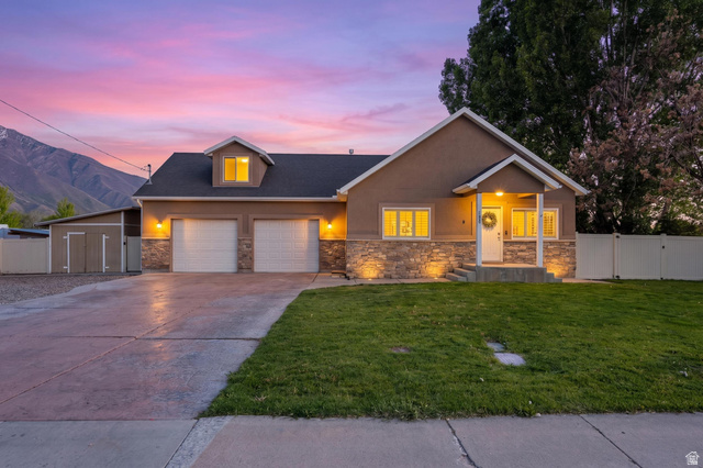 1285 W Maple St
                     MLS #2156923
