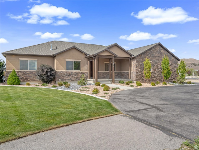 1627 E Lakeview Ln
                     MLS #2157047
