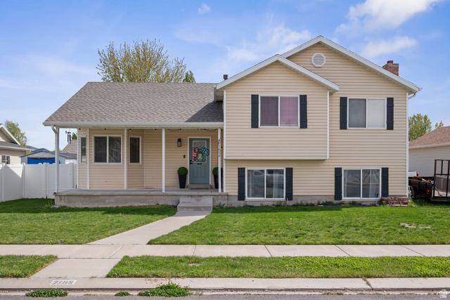 2152 E Weeping Willow Way
                     MLS #2157099