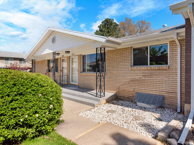 Main photo for 898  40th St