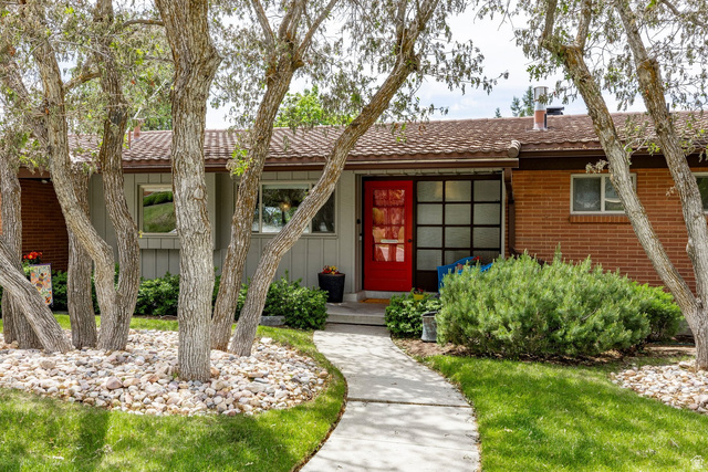 1150 S Mercedes Way
                     MLS #2157181
