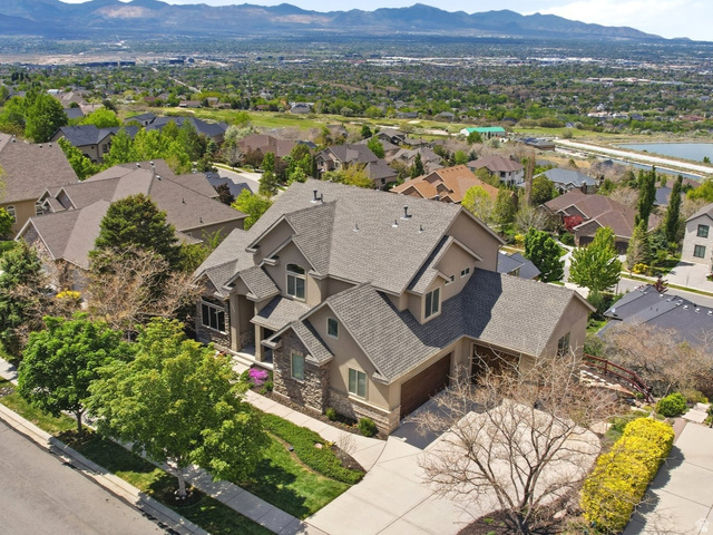 1733 E Crimson Oak Dr
                     MLS #2157524