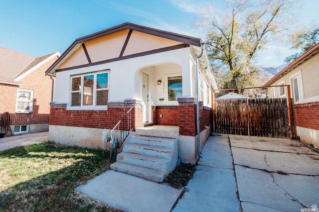 2928  Fowler Ave
                     MLS #2157822