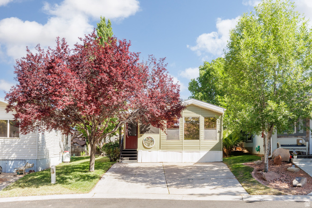 Main photo for 32  Cottonwood Ln