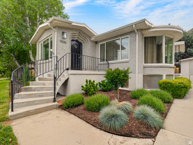 3030  Cherokee Ln
                     MLS #2158042