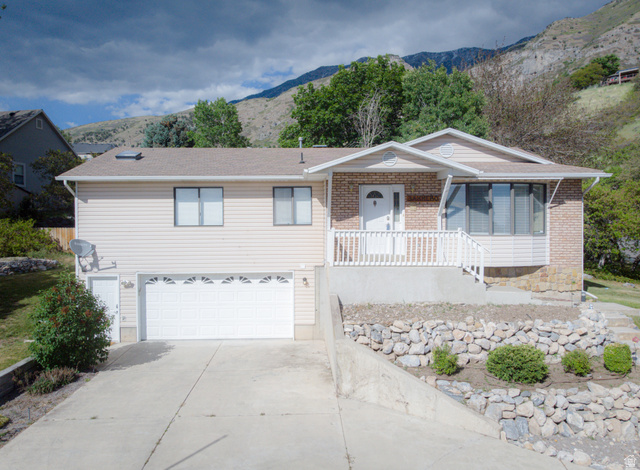 895 E Quail Dr
                     MLS #2158168