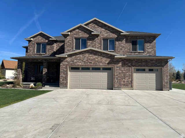 Main photo for 695 W Oak Cir #b16