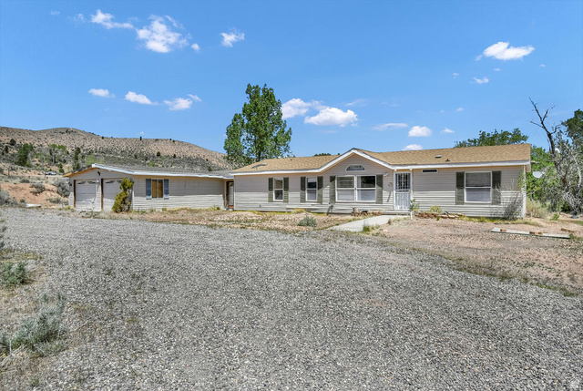 Main photo for 915 S Three Springs Rd