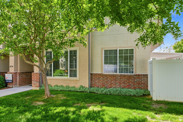 674  Canterbury Ln
                     MLS #2158730