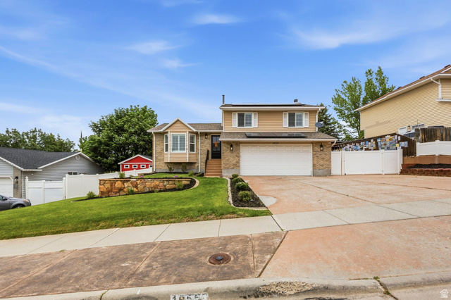 1055 E Castle Rock Rd
                     MLS #2158732
