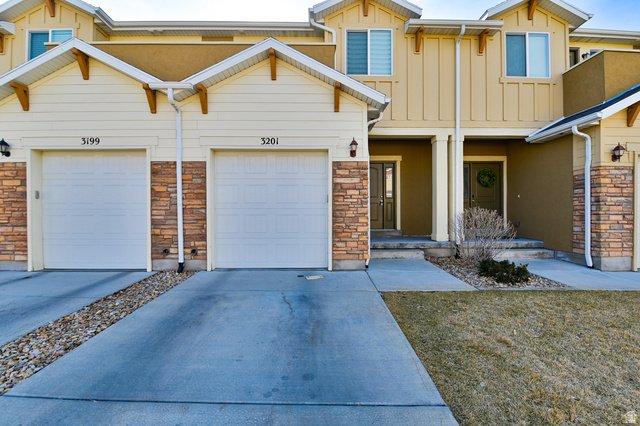 3201 W Desert Lily Dr