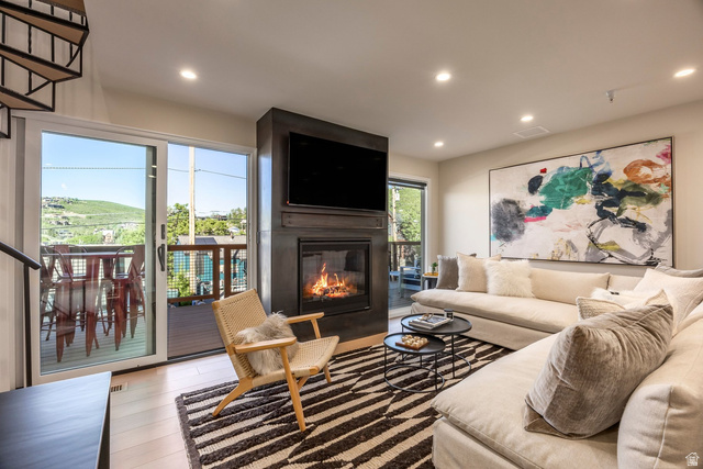 441  Woodside Ave
                     MLS #2159057