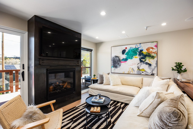 441  Woodside Ave
                     MLS #2159057