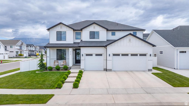 Main photo for 213 S Cottonwood Rd