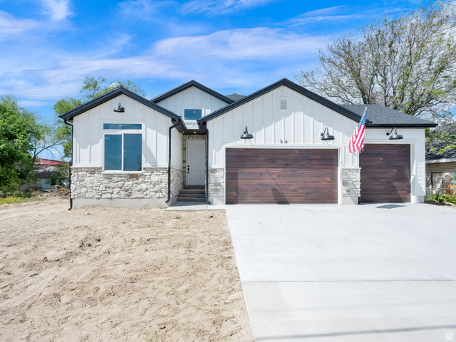 54 W Woodrow St
                     MLS #2159310
