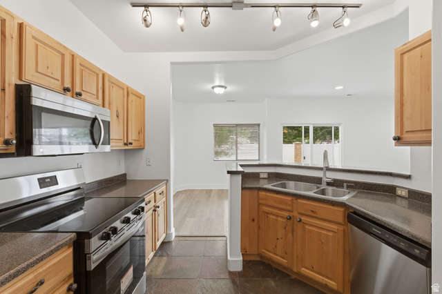 8454 S Ivy Springs Ln
                     MLS #2159730