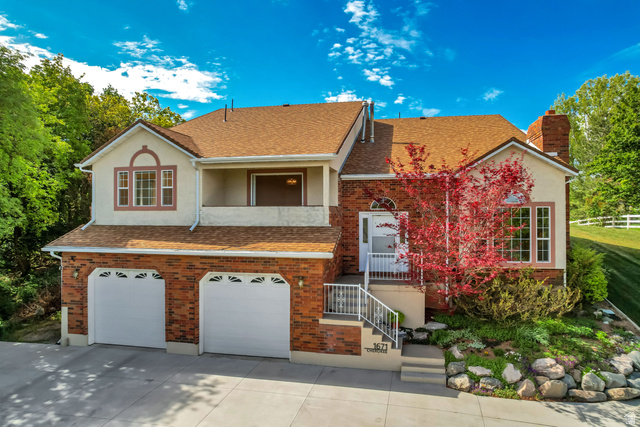 1671  Cherokee Cir
                     MLS #2159792