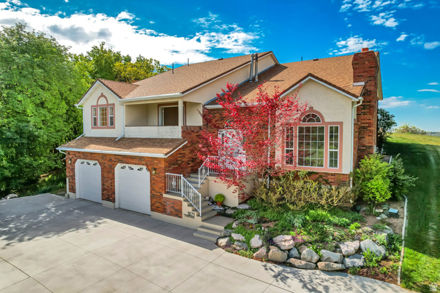 1671  Cherokee Cir
                     MLS #2159792