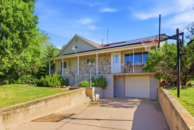 1862 W Pleasant Dr
                     MLS #2159951