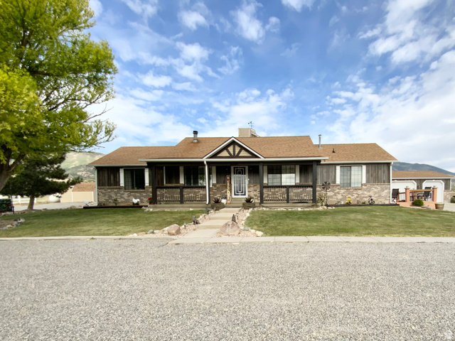 1061 S Copper Rd
                     MLS #2160293