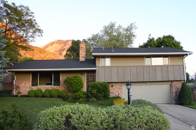 3320 N Cherokee Ln
                     MLS #2160374