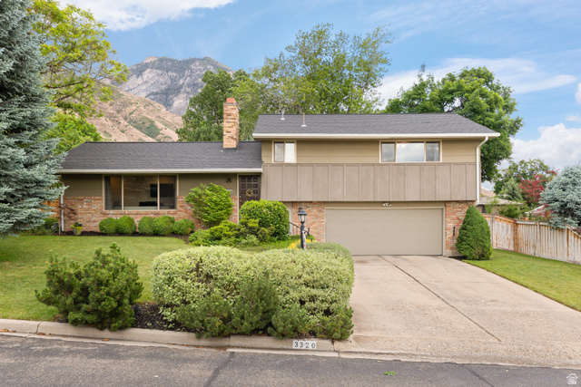 3320 N Cherokee Ln
                     MLS #2160374